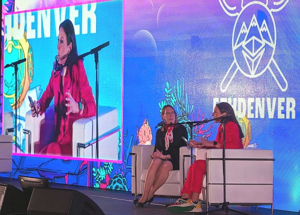 Хестер Пирс из SEC хочет большей децентрализации финансовой системы