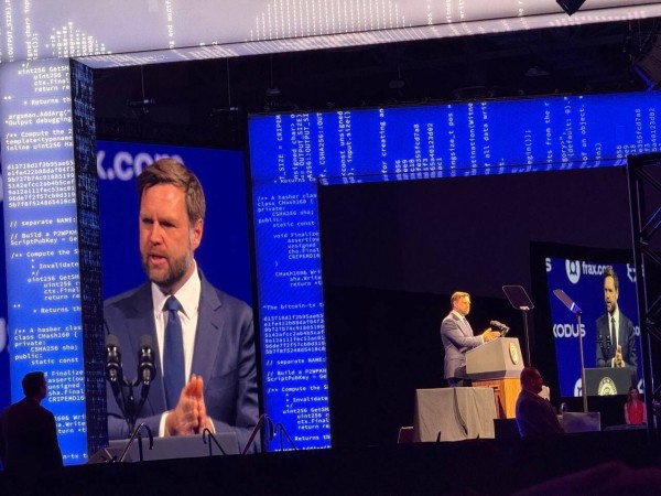 Джей Ди Вэнс призвал биткоин-сообщество включиться в политику